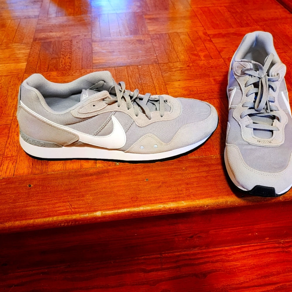 NEW NIKE ZX 8000